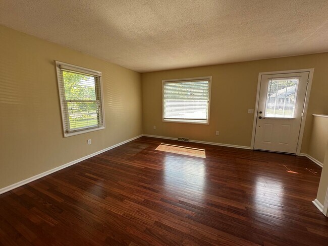 Building Photo - Adorable home on the NE side of Grand Rapids!