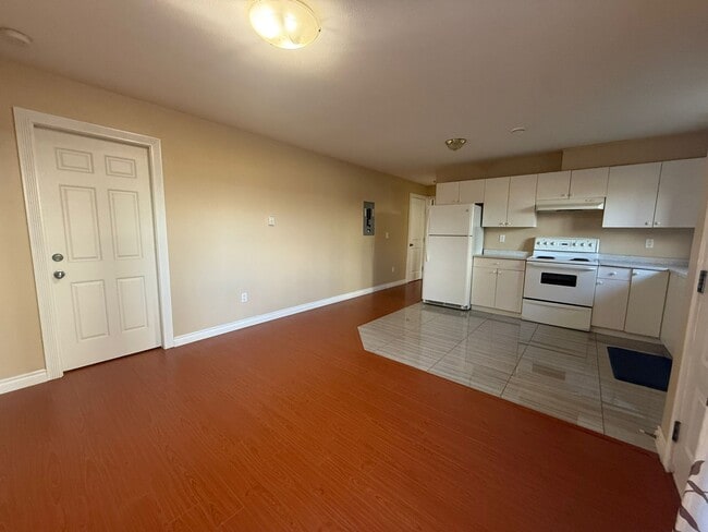 Building Photo - 175 Pembina St