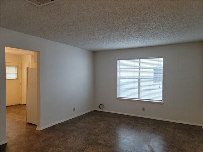 Building Photo - 6002 Westcreek Dr