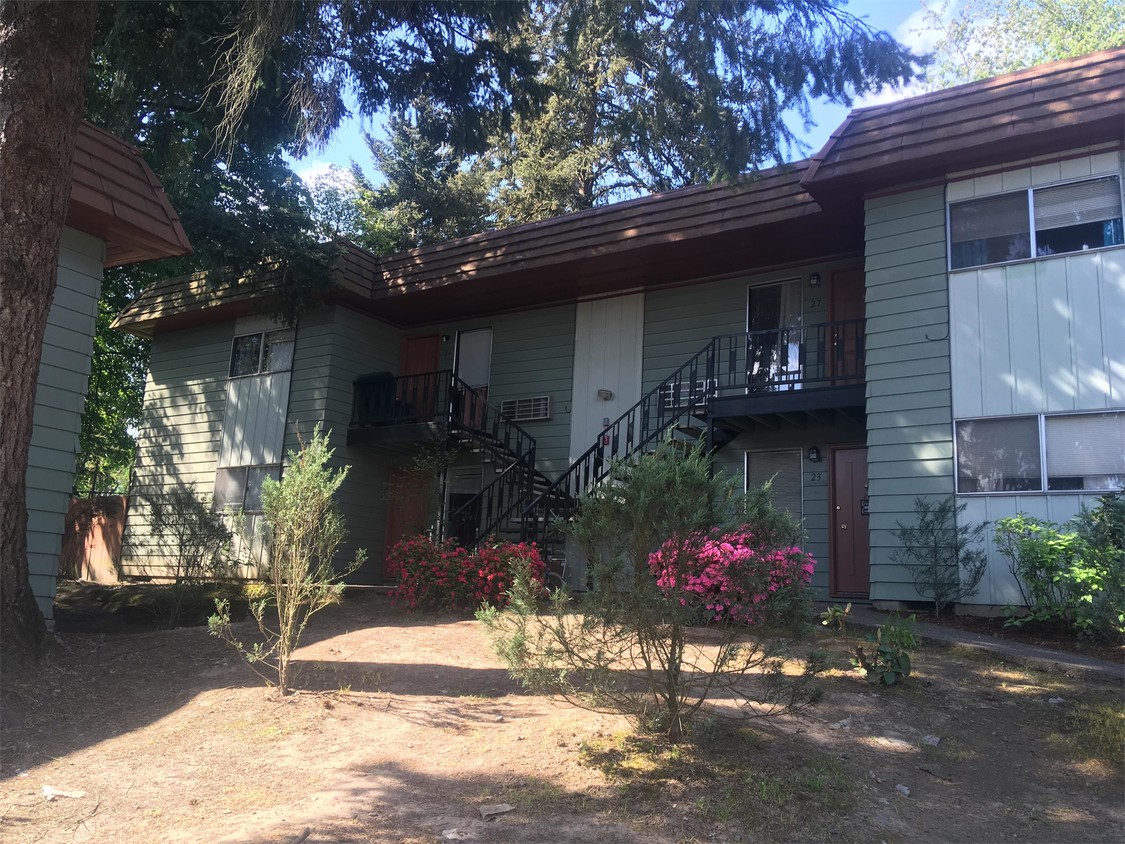 Building Photo - 9800 SW Frewing St