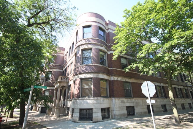 Building Photo - 3452 N Elaine Pl