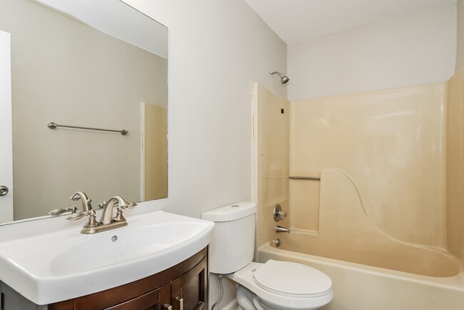Building Photo - 379 Donna Dr
