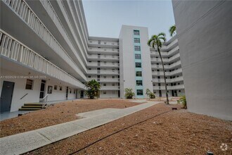 Building Photo - 15600 NW 7th Ave