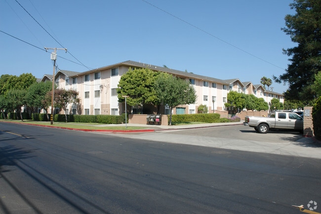 Garden Court Apartments Goleta Ca Exterior Photo Garden Court