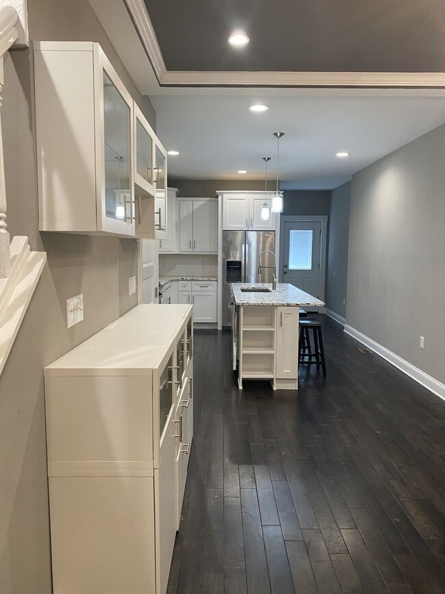 Building Photo - Beautiful 3 Bedroom 3 Bathoom Home With Ro...