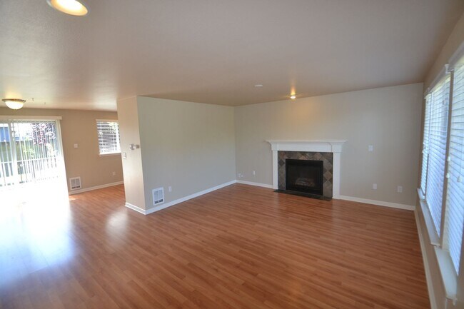 Building Photo - 12012 29th Pl NE