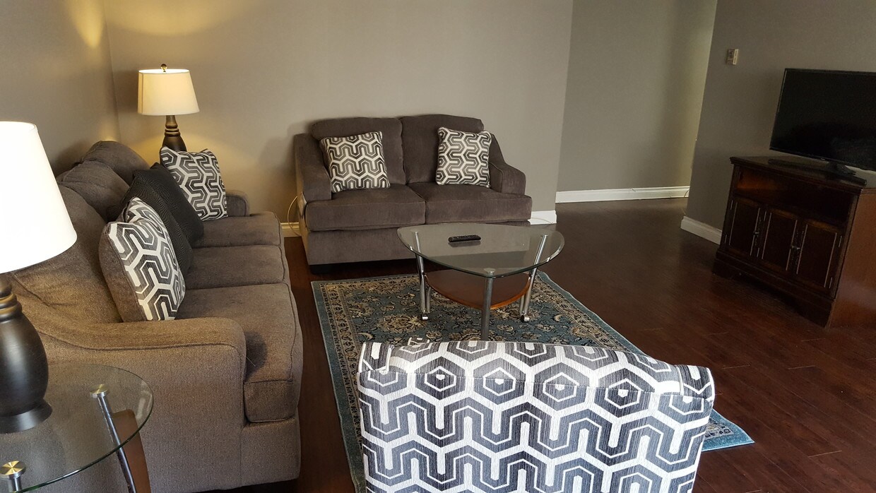Foto principal - 743 N Sweetzer Ave