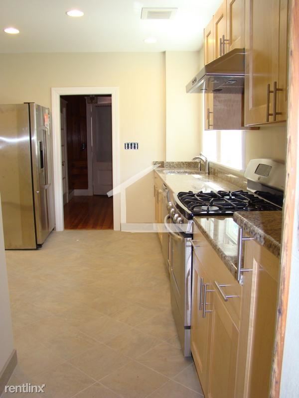 Foto del edificio - 3 br, 1.5 bath House - 32 Brooks St # 35