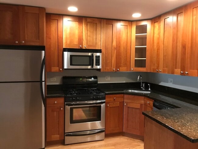 Foto del edificio - 2140 N Lincoln Ave