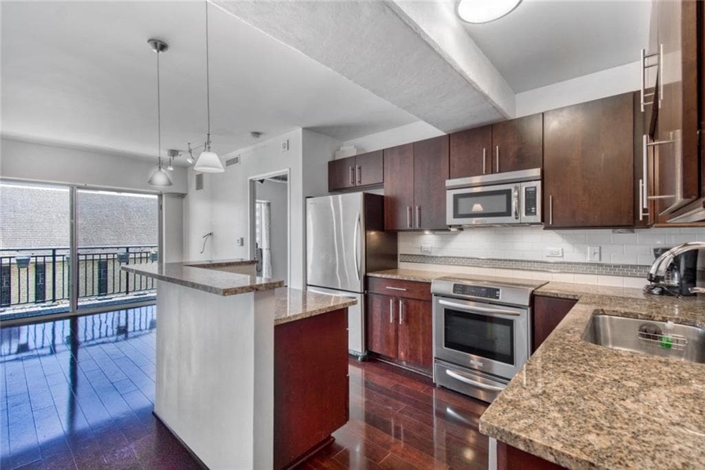 Primary Photo - 800 Brazos St