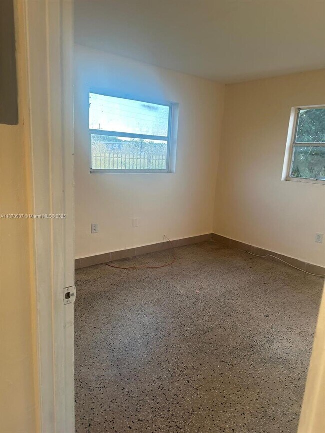Foto del edificio - 1281 SW 4th St