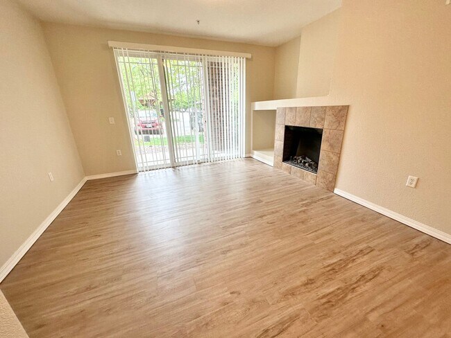 Foto del edificio - 2450 Windrow Dr