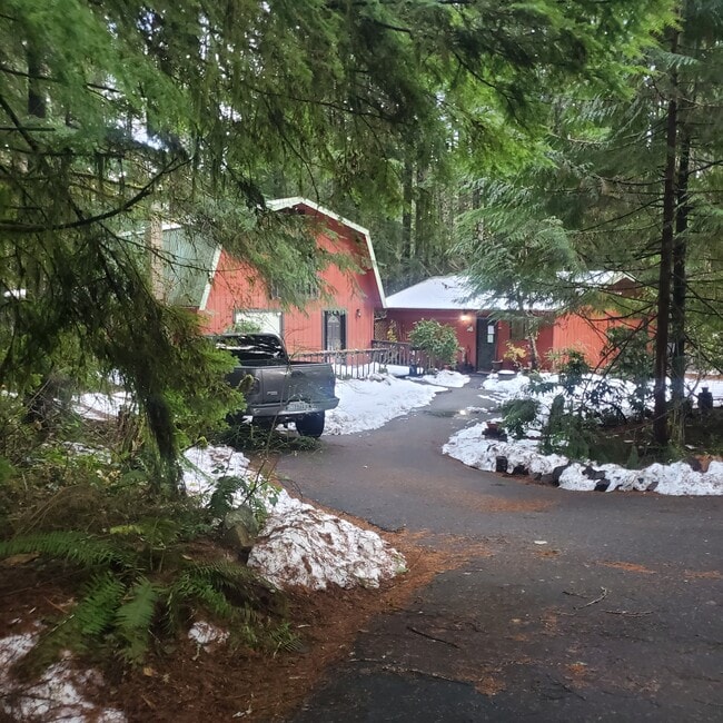 Building Photo - 830 N Lake Cushman Rd