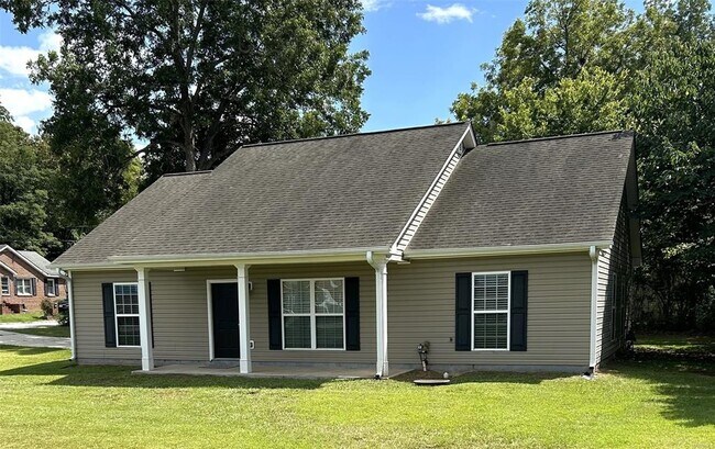 Building Photo - 1301 Cherry Dr