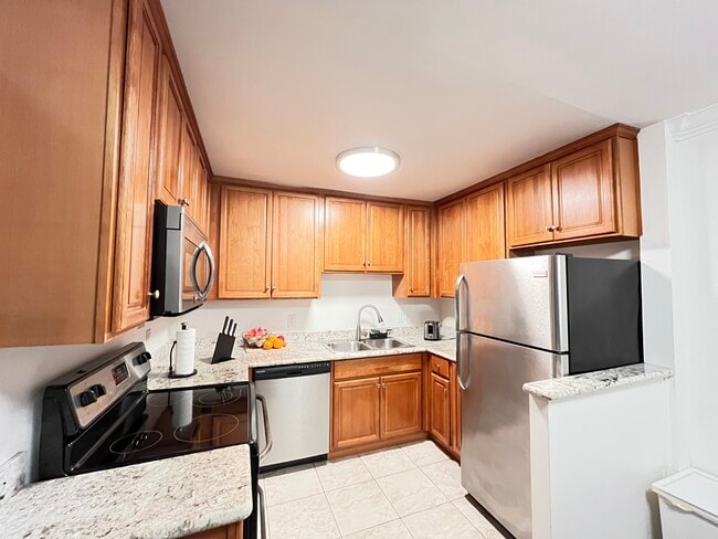 Kitchen - 2316 Lakeshore Ave