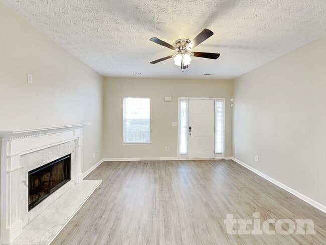 Foto del edificio - 213 Forrest Dr