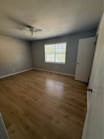 Building Photo - Colonial Square