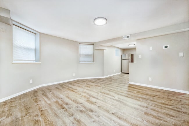 Building Photo - 2525 N Orchard St