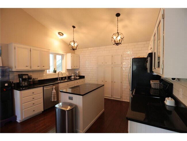 Building Photo - 4208 W 125th St