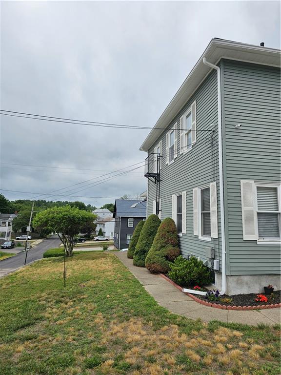 Building Photo - 37 1/2 Pleasant St