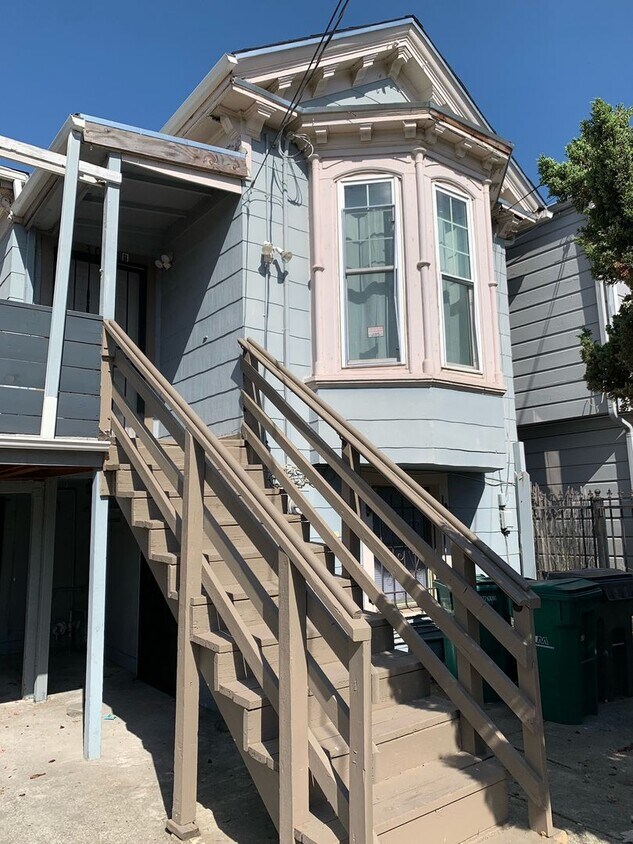 Primary Photo - 3033 West