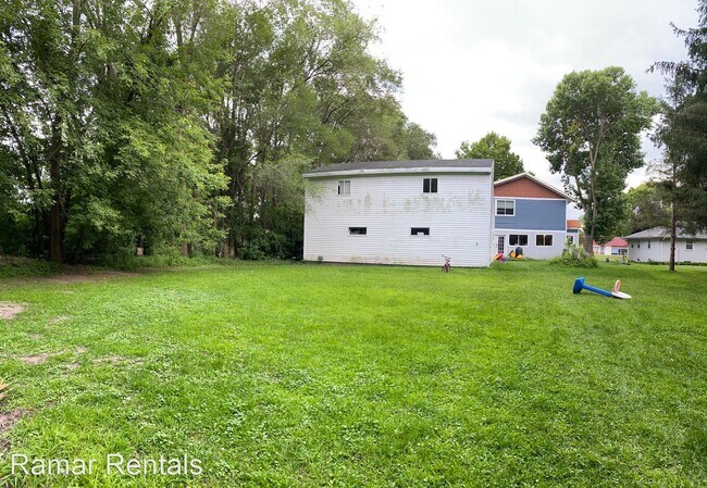 Building Photo - 4 br, 3 bath House - 2477 County Road F East