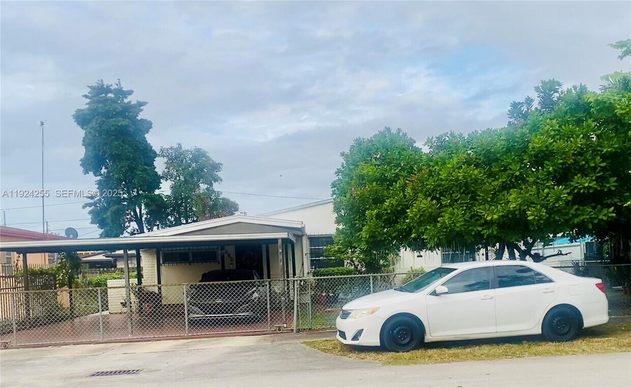 Foto principal - 6831 SW 2nd St