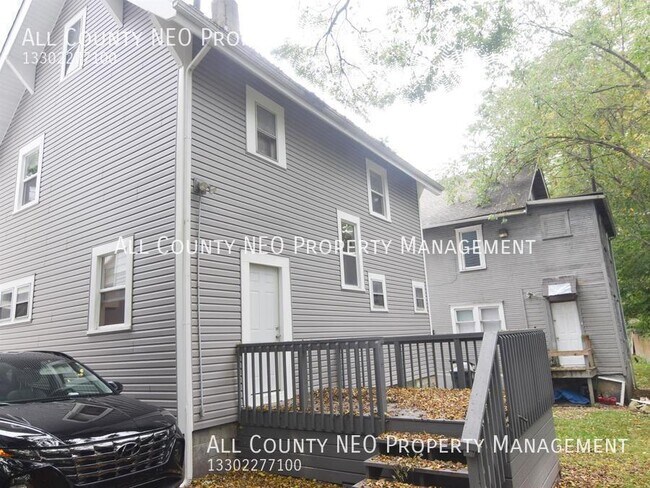 Building Photo - Beautiful 4-Bedroom Colonial with Spacious...