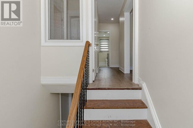 Building Photo - 215 Jeffcoat Dr