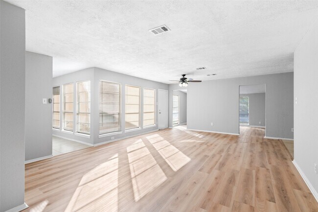 Building Photo - 2942 Heritage Colony Dr