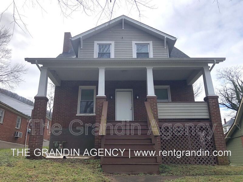 Primary Photo - 521 Riverland Rd SE