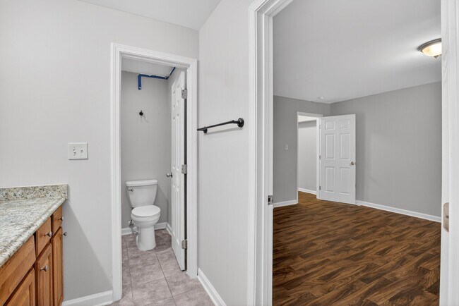 Building Photo - 3575 Oakvale Rd