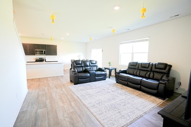 Building Photo - 2733 Berrywood Ln