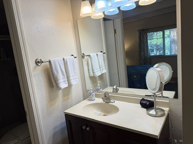 Building Photo - Centrally located townhouse in Incline Vil...