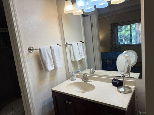 Foto del edificio - Centrally located townhouse in Incline Village