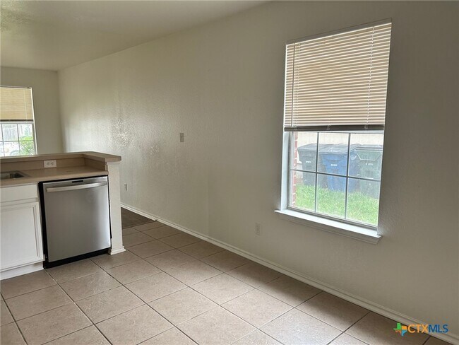 Foto del edificio - 3041 Pine Valley Dr