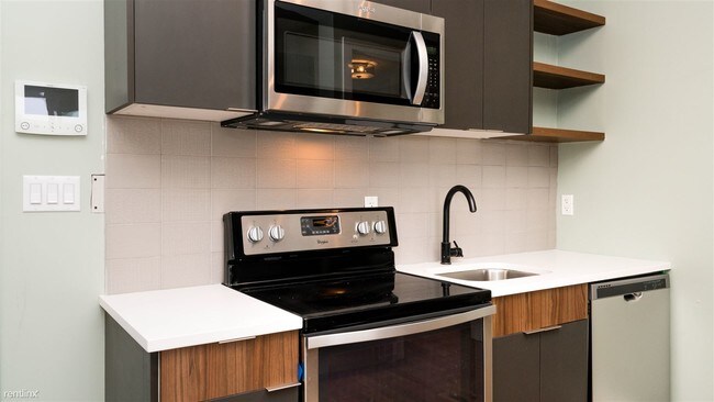 Foto del edificio - 3 br, 2 bath Apartment - 238 Pulaski St 4B