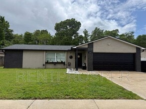 Building Photo - 628 Riverwoods Cir