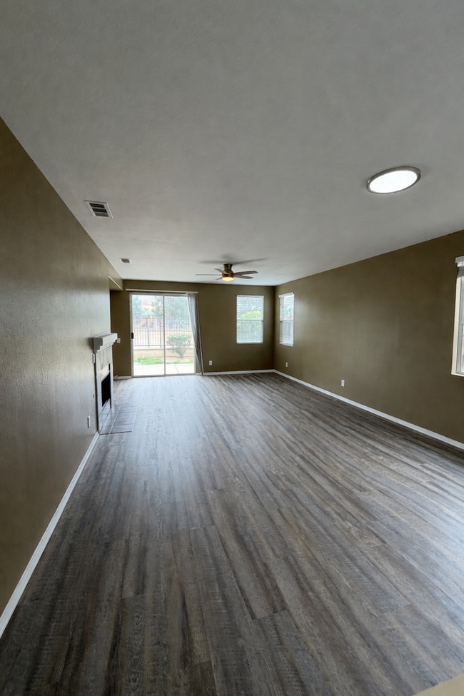 Building Photo - Beautiful Renovated Home Ready for move in!