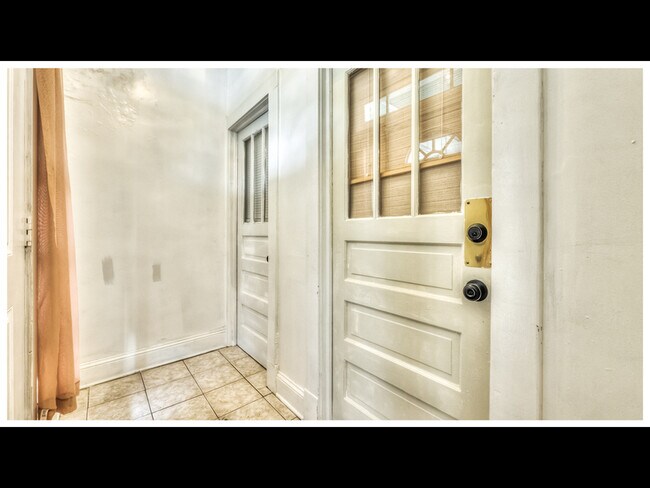 Building Photo - 4113 W Forest Park Ave