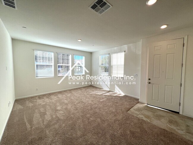 Foto del edificio - Brand New Citrus Heights 4bd/3ba Home with 2 Car Garage