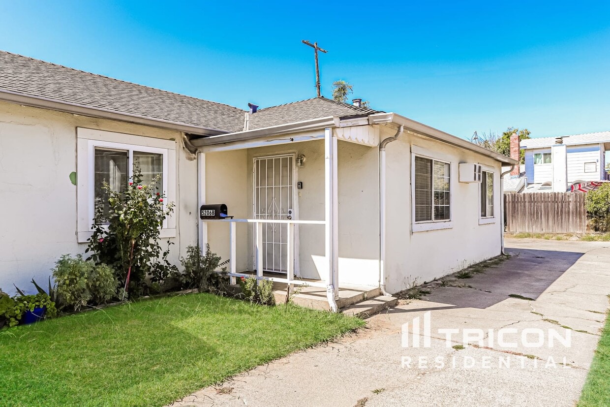 Foto principal - 5206 Standish Rd