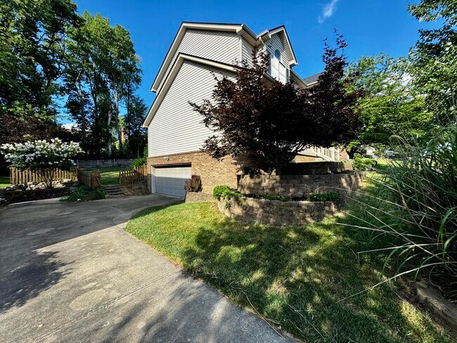 Foto del edificio - 2149 Palomar Trace Dr