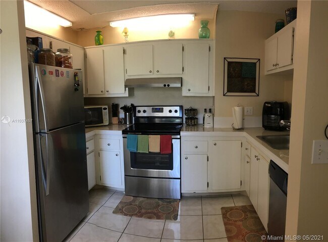 Building Photo - 11329 Royal Palm Blvd