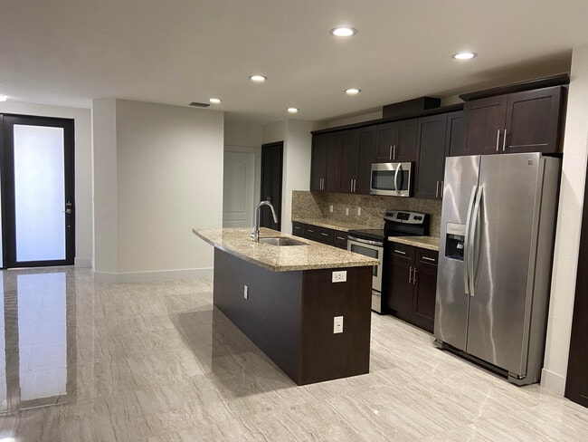 Building Photo - 281 Bella Sol Way