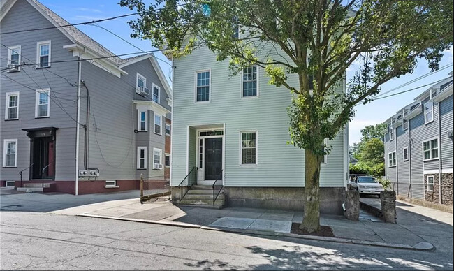 Building Photo - 177 Transit St
