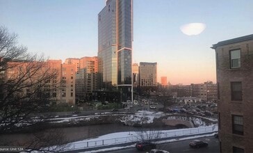 Building Photo - 122 Riverway