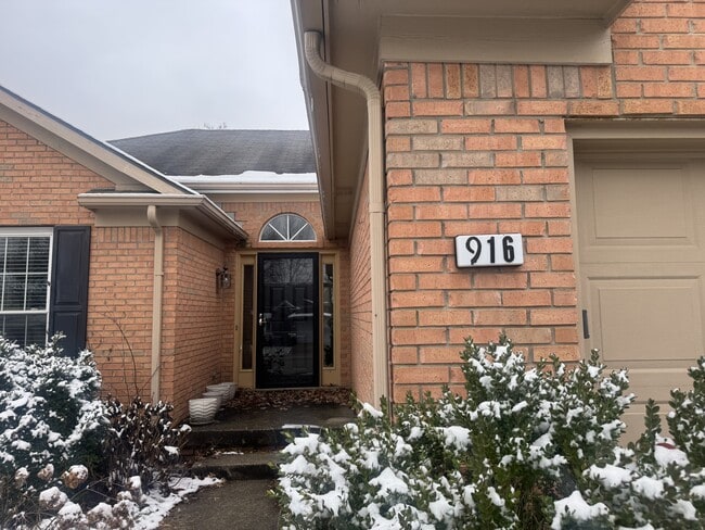 Foto del edificio - 916 Palomino Ln