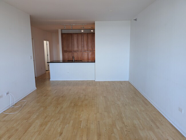 Foto del edificio - 1255 S State St