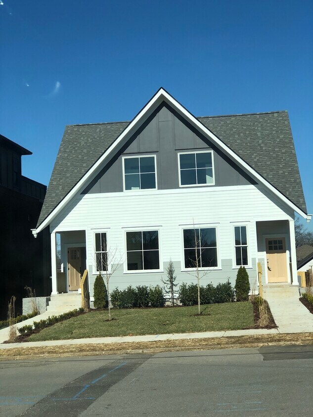 Primary Photo - 924 Caruthers Ave